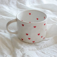Moi d'abord - Tasse en coeurs rouges minimaliste
